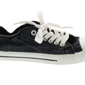 Streetwear Society Canvas Sneakers Size 8 Black